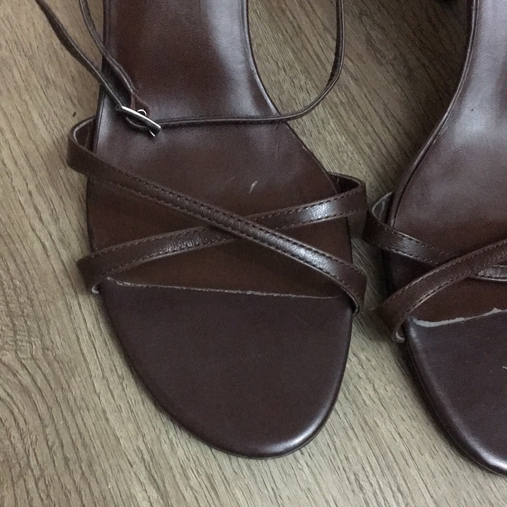 Michael Shannon Brown Strappy Leather Sandals & Travel Bag
Size 9 - Picture 4 of 13